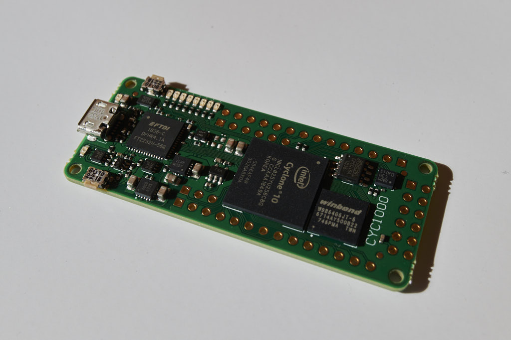 cyc1000 board